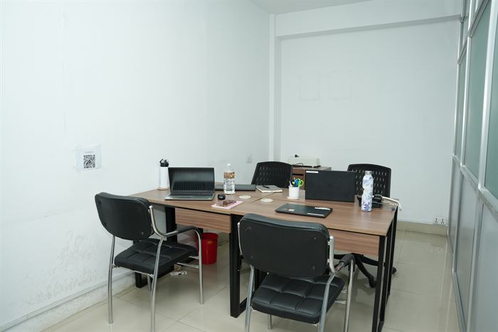 The Begnas cabin table with seating for five