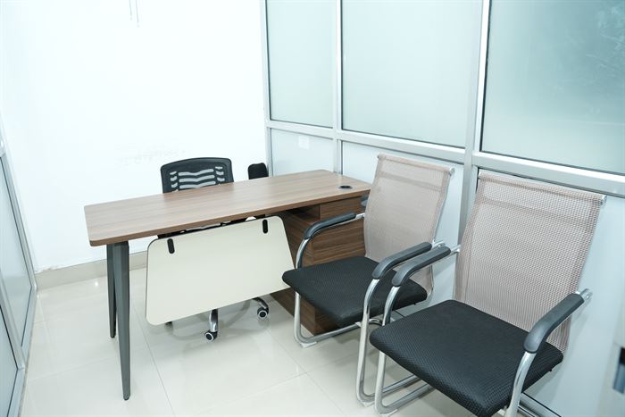 The empty Fewa private cabin at Stratex, with desk and three chairs